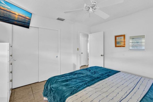 560-564 NE 35th Street, Oakland Park, FL 33334