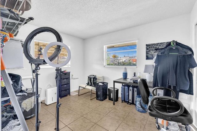 560-564 NE 35th Street, Oakland Park, FL 33334