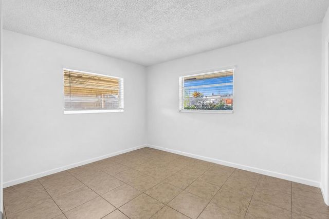 560-564 NE 35th Street, Oakland Park, FL 33334