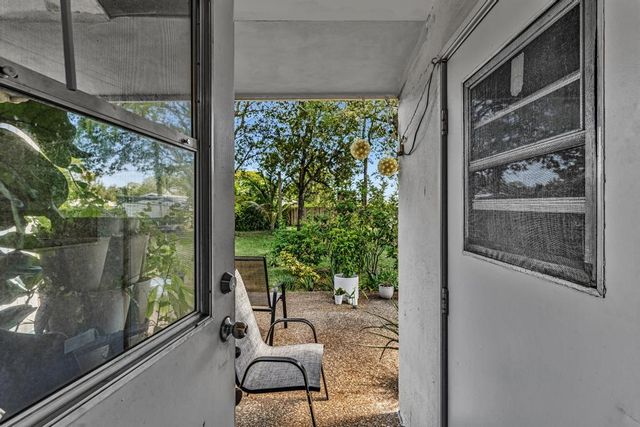 560-564 NE 35th Street, Oakland Park, FL 33334