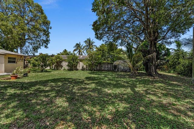 560-564 NE 35th Street, Oakland Park, FL 33334
