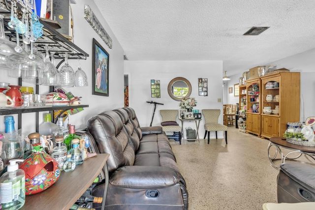 560-564 NE 35th Street, Oakland Park, FL 33334