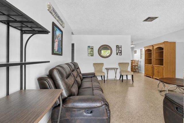 560-564 NE 35th Street, Oakland Park, FL 33334