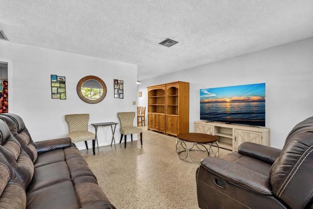 560-564 NE 35th Street, Oakland Park, FL 33334