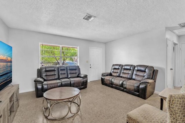 560-564 NE 35th Street, Oakland Park, FL 33334