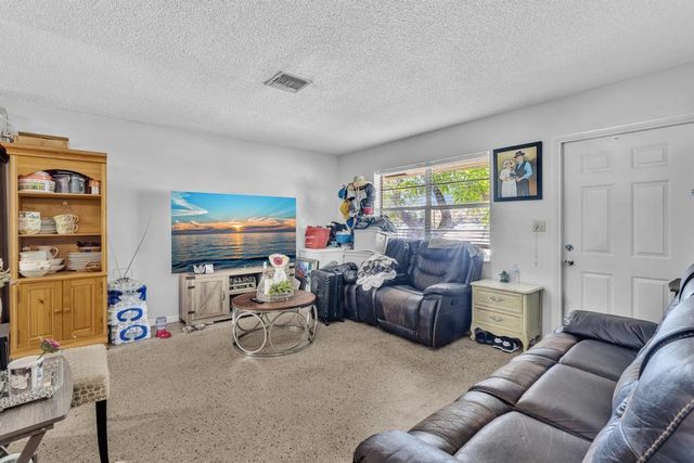 560-564 NE 35th Street, Oakland Park, FL 33334