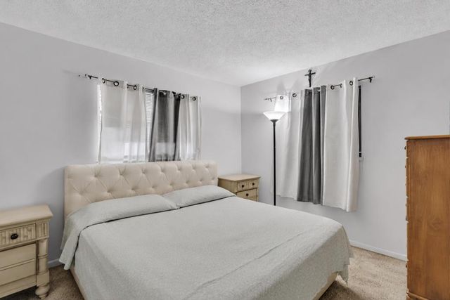 560-564 NE 35th Street, Oakland Park, FL 33334
