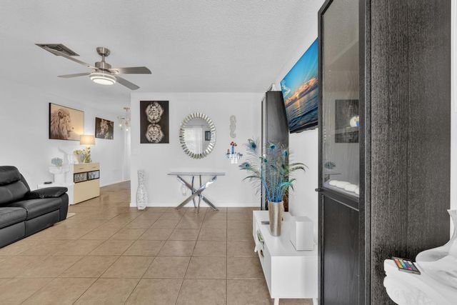 560-564 NE 35th Street, Oakland Park, FL 33334