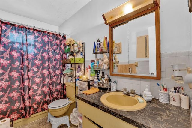 560-564 NE 35th Street, Oakland Park, FL 33334