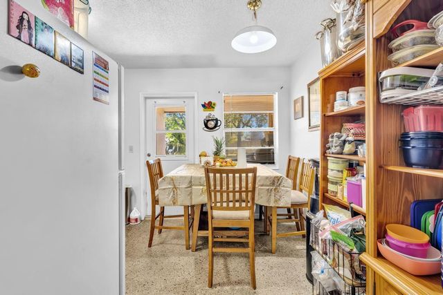 560-564 NE 35th Street, Oakland Park, FL 33334