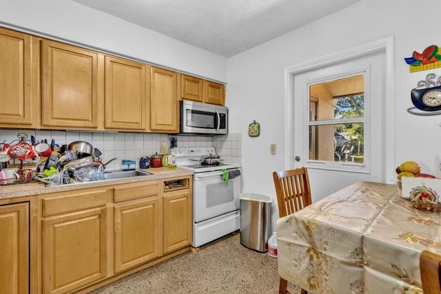 560-564 NE 35th Street, Oakland Park, FL 33334