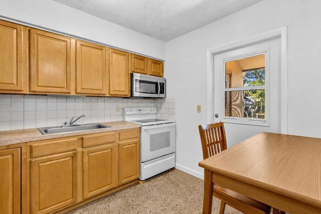 560-564 NE 35th Street, Oakland Park, FL 33334