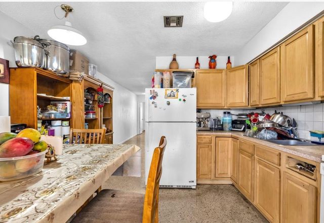 560-564 NE 35th Street, Oakland Park, FL 33334
