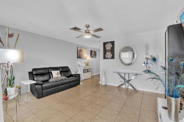 560-564 NE 35th Street, Oakland Park, FL 33334
