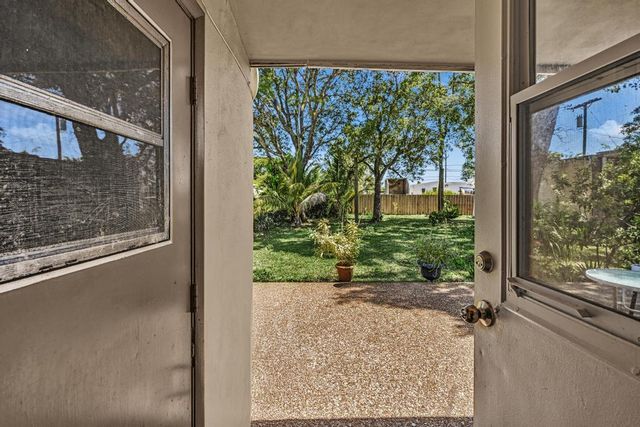 560-564 NE 35th Street, Oakland Park, FL 33334