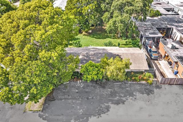 560-564 NE 35th Street, Oakland Park, FL 33334