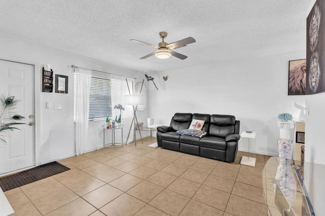 560-564 NE 35th Street, Oakland Park, FL 33334