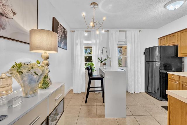560-564 NE 35th Street, Oakland Park, FL 33334