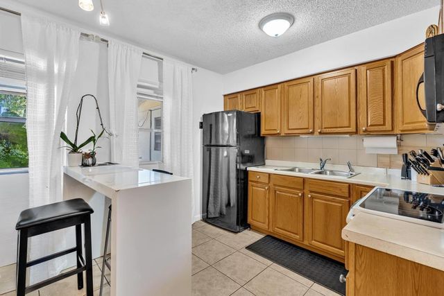 560-564 NE 35th Street, Oakland Park, FL 33334
