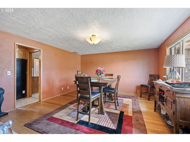 2465 17TH St, Springfield, OR 97477