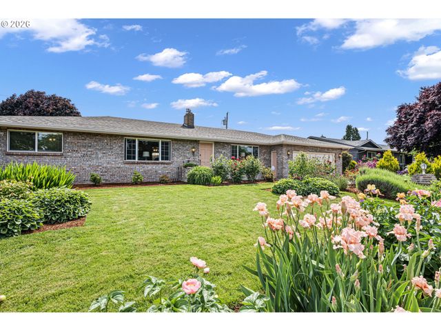 2465 17TH St, Springfield, OR 97477