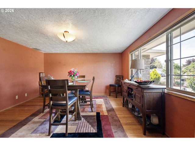 2465 17TH St, Springfield, OR 97477