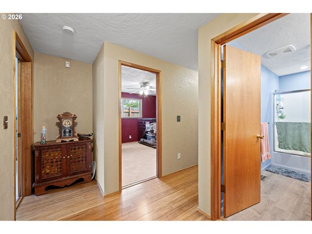 2465 17TH St, Springfield, OR 97477