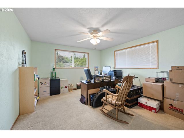 2465 17TH St, Springfield, OR 97477