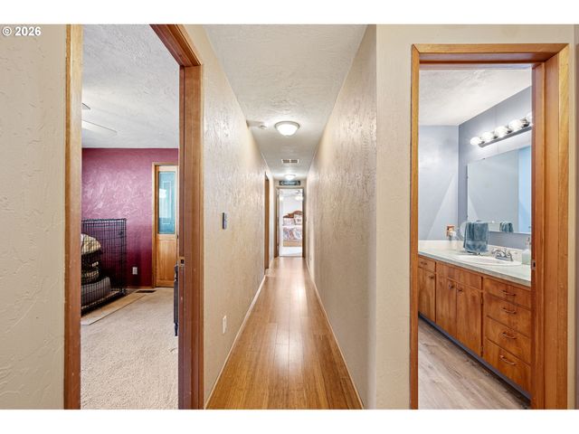 2465 17TH St, Springfield, OR 97477