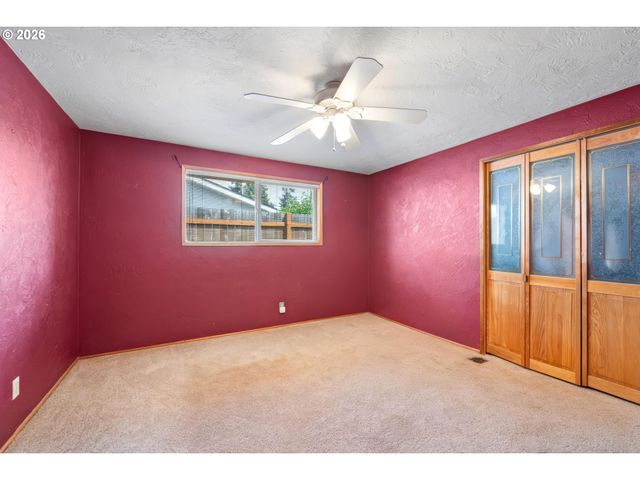 2465 17TH St, Springfield, OR 97477