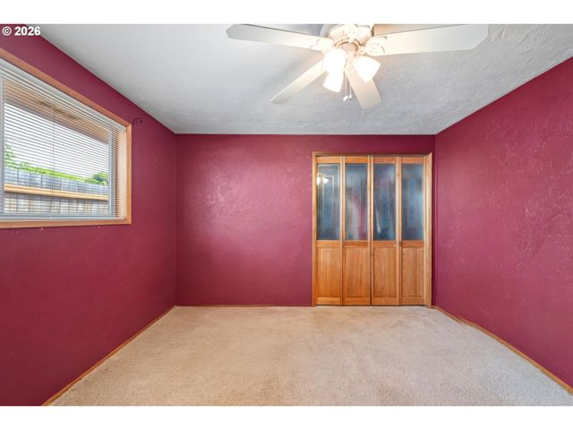 2465 17TH St, Springfield, OR 97477