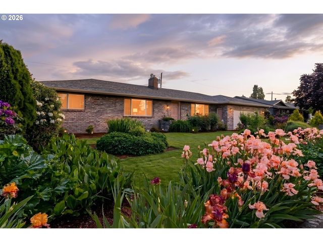2465 17TH St, Springfield, OR 97477