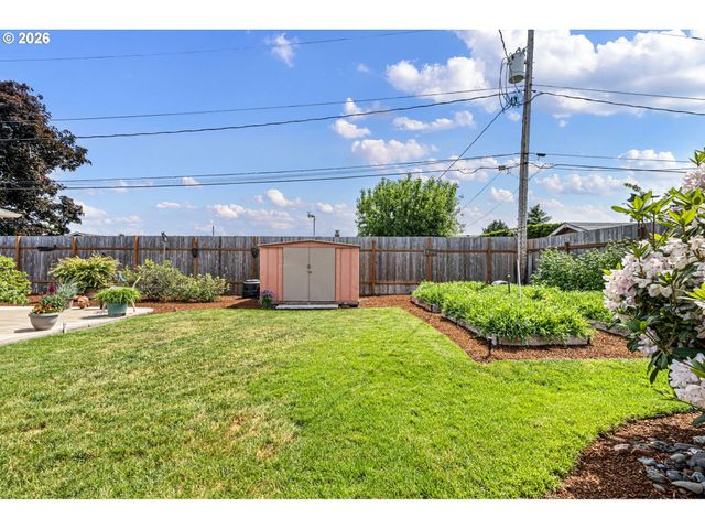 2465 17TH St, Springfield, OR 97477