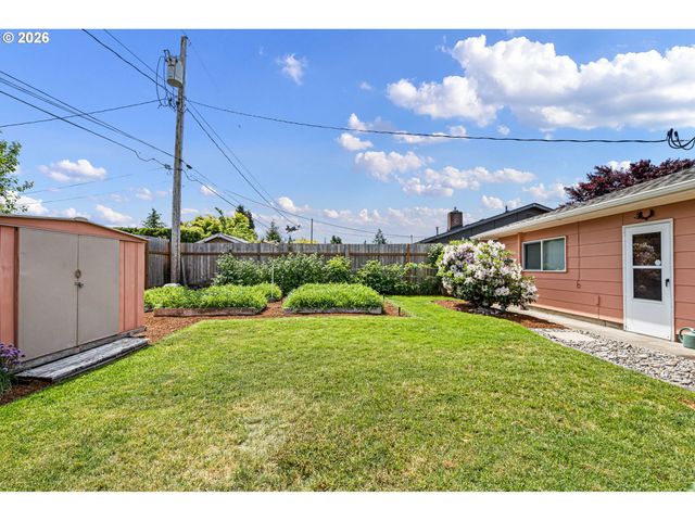 2465 17TH St, Springfield, OR 97477