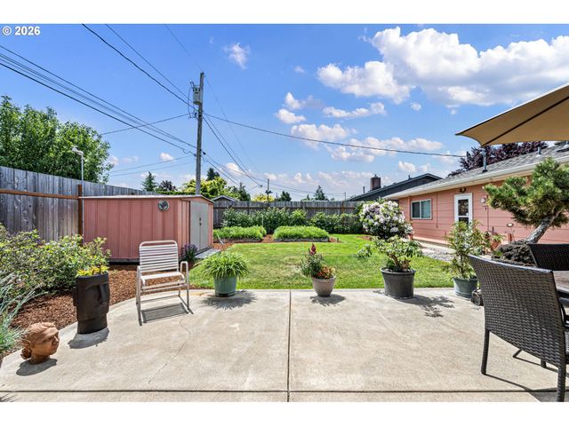 2465 17TH St, Springfield, OR 97477