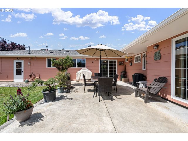 2465 17TH St, Springfield, OR 97477