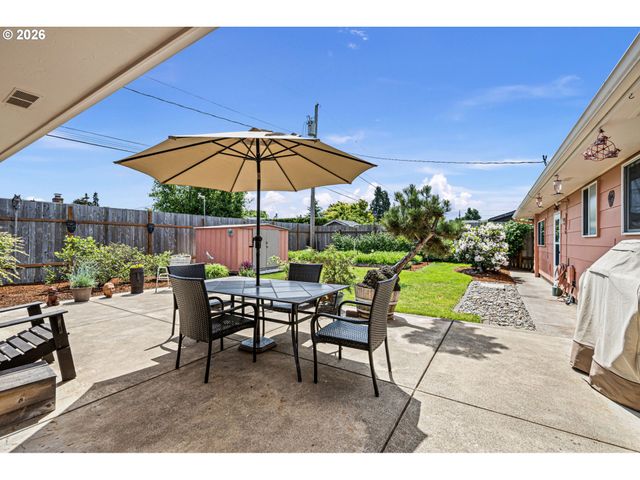 2465 17TH St, Springfield, OR 97477