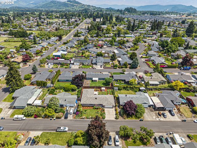 2465 17TH St, Springfield, OR 97477