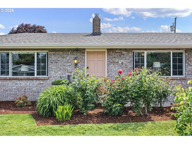 2465 17TH St, Springfield, OR 97477