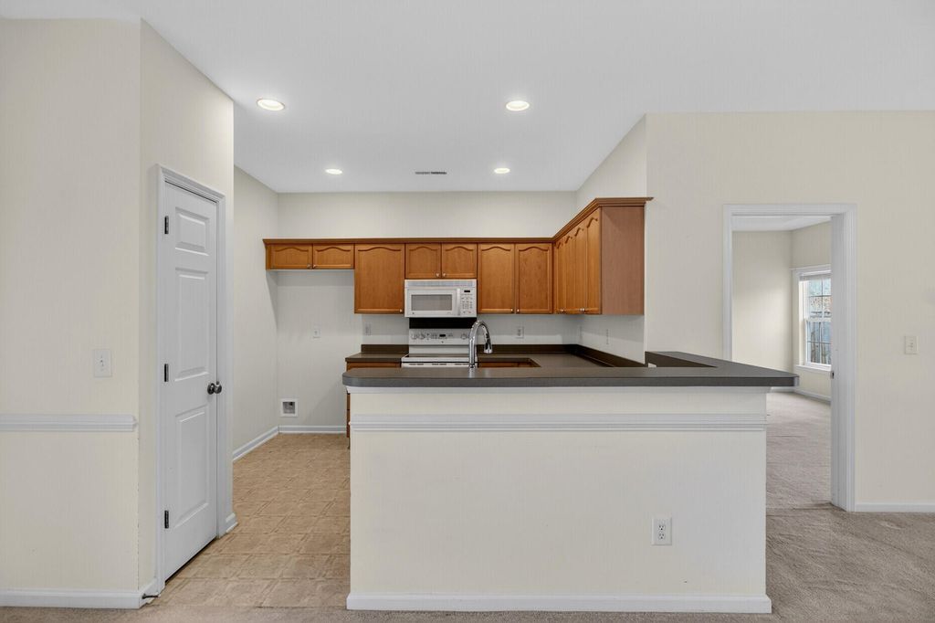 Image 16 of property listing at 115 Cannonsmill Lane, Summerville, SC 29485