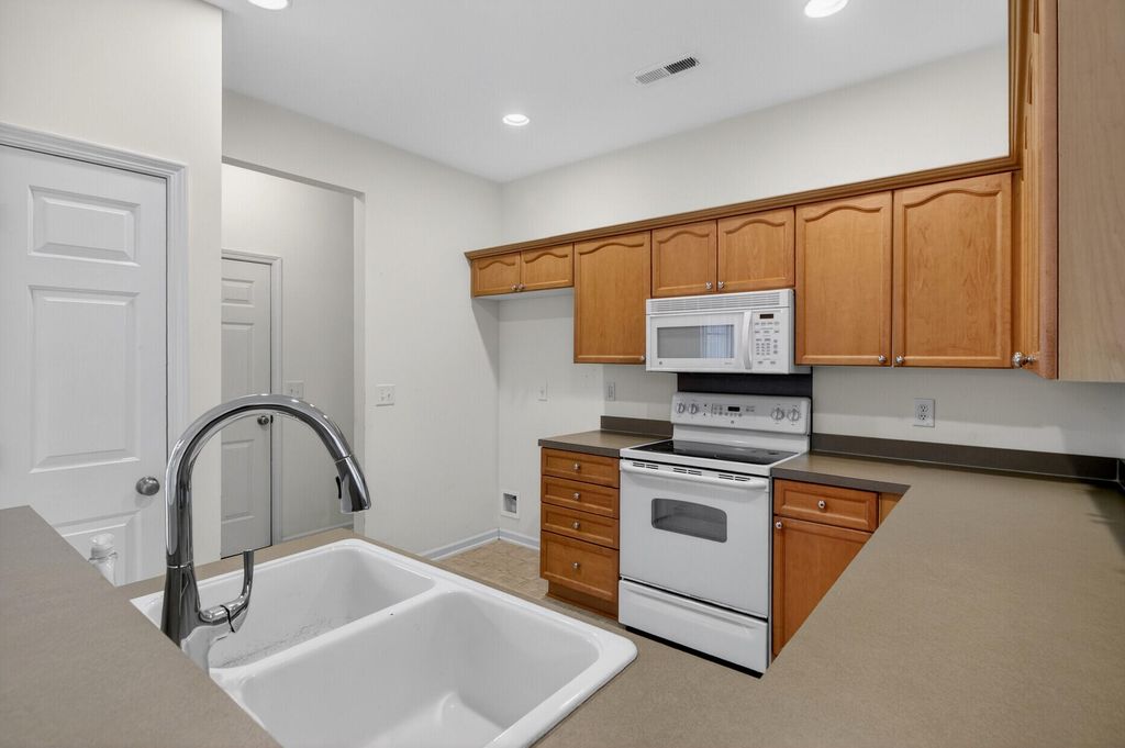 Image 17 of property listing at 115 Cannonsmill Lane, Summerville, SC 29485