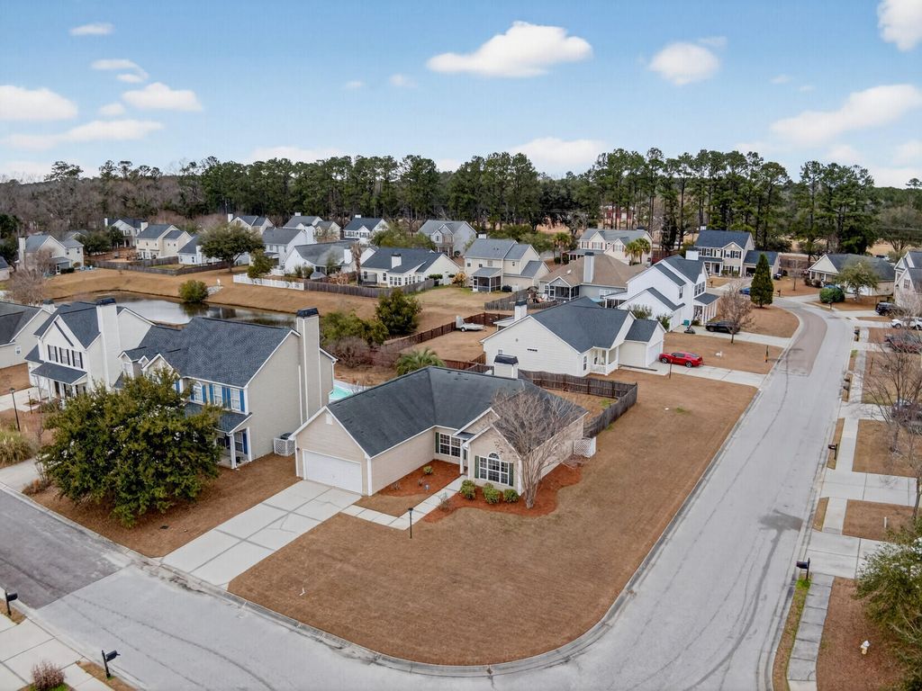 Image 2 of property listing at 115 Cannonsmill Lane, Summerville, SC 29485