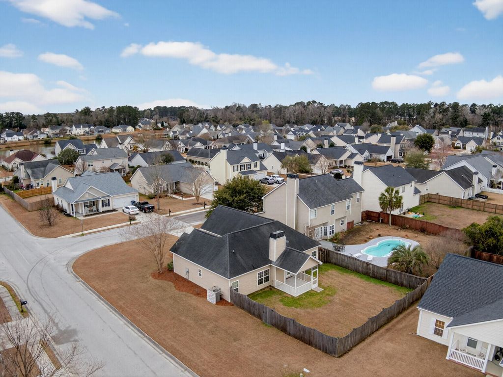 Image 3 of property listing at 115 Cannonsmill Lane, Summerville, SC 29485