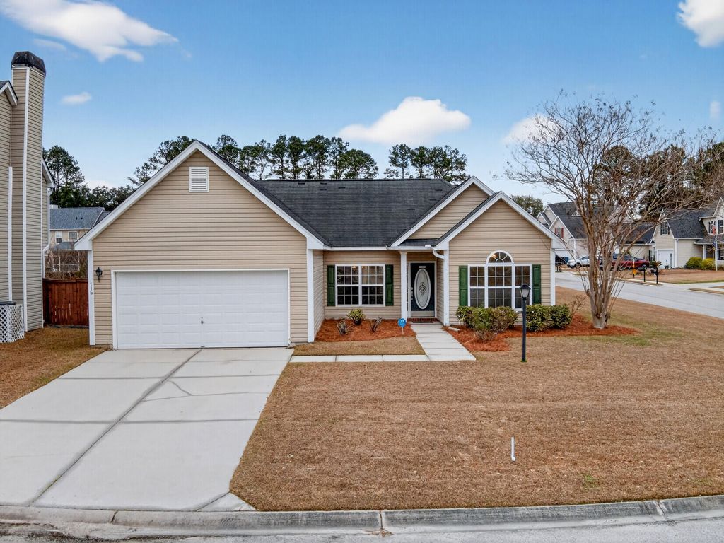 Image 4 of property listing at 115 Cannonsmill Lane, Summerville, SC 29485