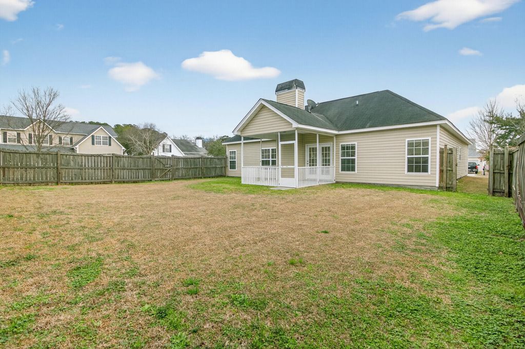 Image 5 of property listing at 115 Cannonsmill Lane, Summerville, SC 29485