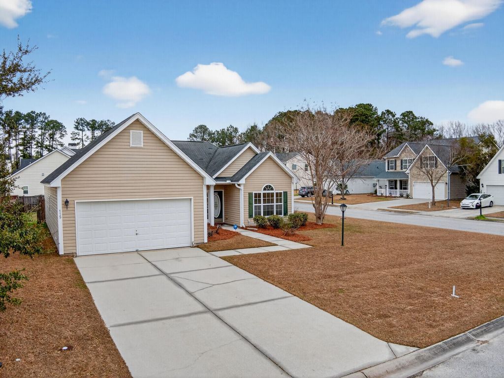 Image 6 of property listing at 115 Cannonsmill Lane, Summerville, SC 29485