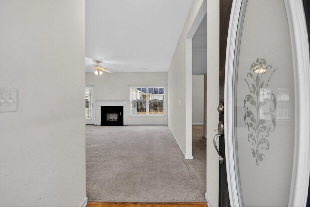 Image 8 of property listing at 115 Cannonsmill Lane, Summerville, SC 29485