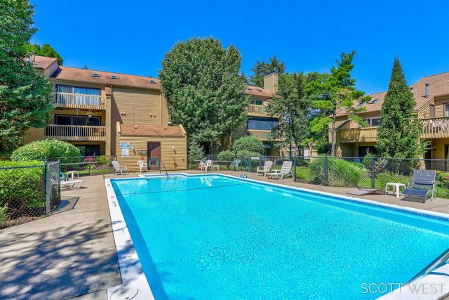 300 Farington Boulevard 16, Holland, MI 49423