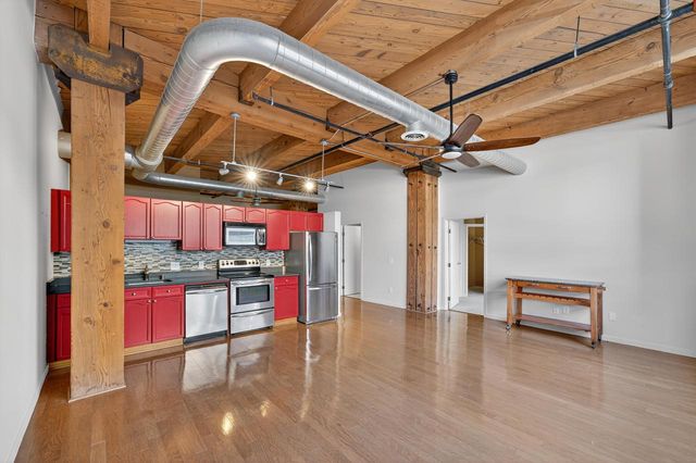 234 E Reservoir AVENUE #203, Milwaukee, WI 53212