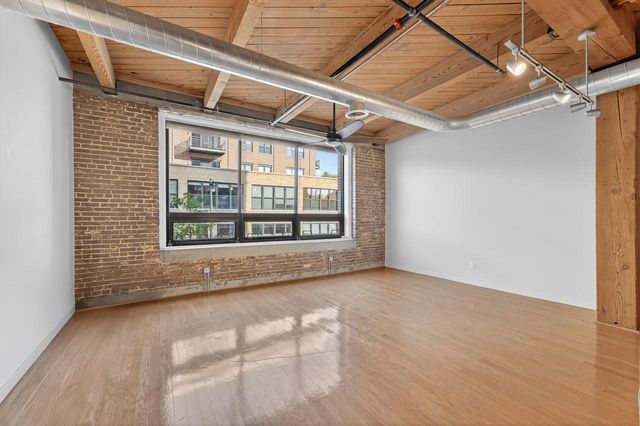 234 E Reservoir AVENUE #203, Milwaukee, WI 53212